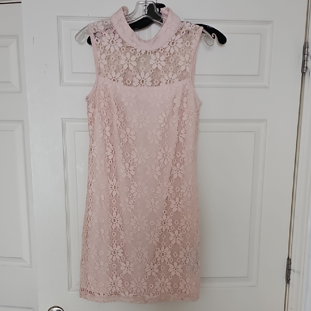Elegant Pink Lace Sleeveless Dress